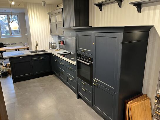 Køkken HÄCKER med indbygget køleskab BLAUPUNKT 5CC267FF0, uden ovn og kogeplade