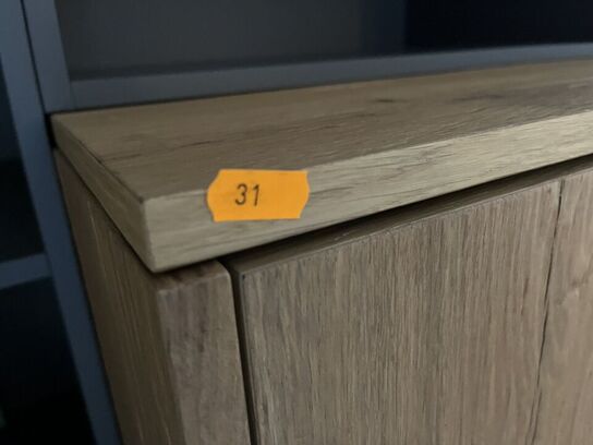 Skab med indbygget køleskab BLAUPUNKT samt reol 