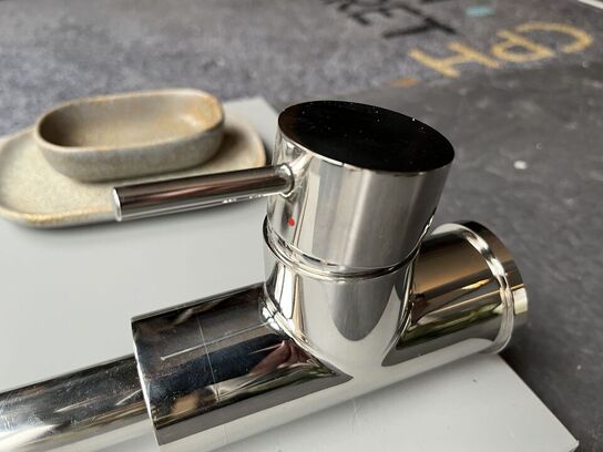 Diverse pyntegenstande samt armatur