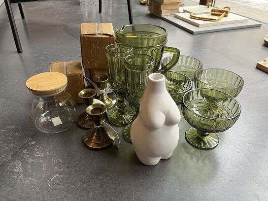 Vase, kande, glas m.v. 