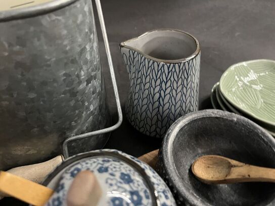 Saltbøtter, olier, fade m.v. 