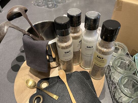 Salt-/ og peberkværne, krus m.v. 