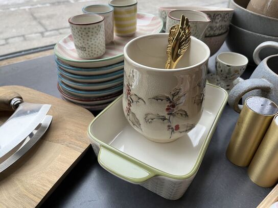 Krus, tallerkner, fad m.v. 