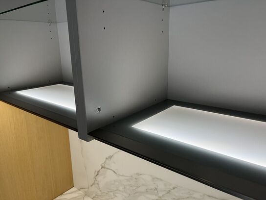 Køkken HÄCKER uden ovn, med indbygningskøleskab SIEMENS 