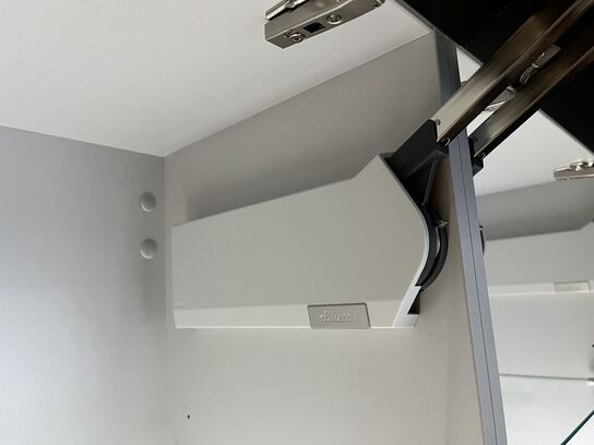 Køkken HÄCKER uden ovn, med indbygningskøleskab SIEMENS 