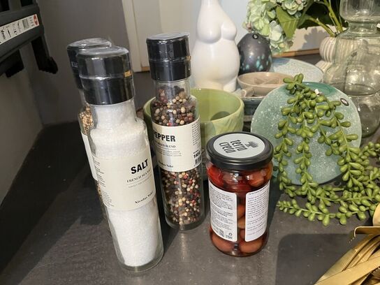 Bestik, skåle, krus m.v. 