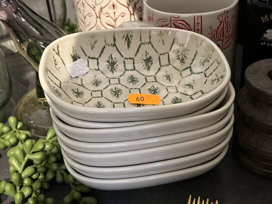 Bestik, skåle, krus m.v. 