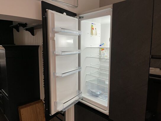 Skab med indbygget køleskab BOSCH KIR24NFF0, uden ovn