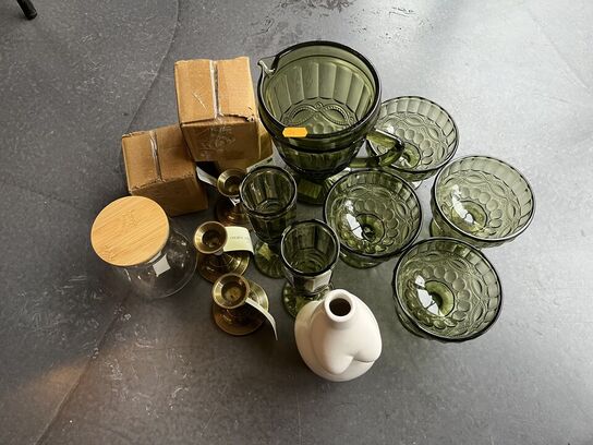 Vase, kande, glas m.v. 