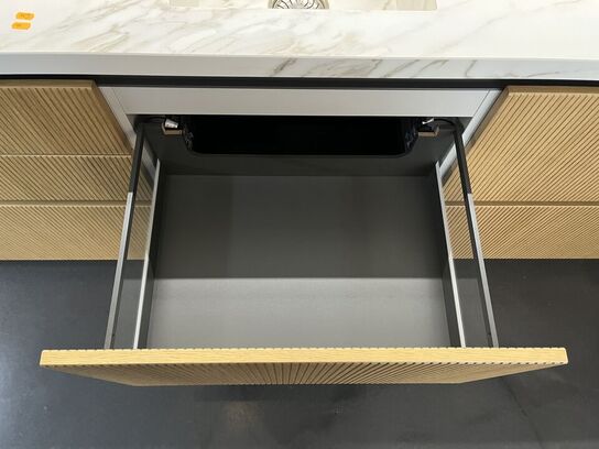 Køkken HÄCKER uden ovn, med indbygningskøleskab SIEMENS 