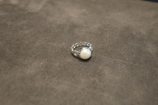 Diamonds & Pearls W Circle X Str. N