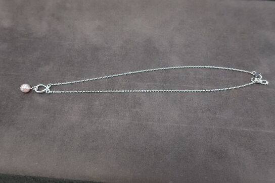 Pearls Small Teardrop Necklace with Rose