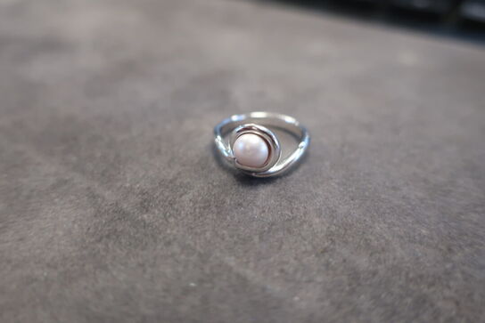 Pearls Swirl Ring w Rose Pearl Str. R