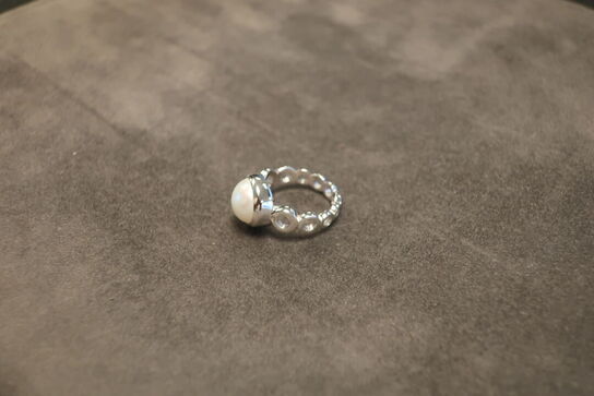 Diamonds & Pearls W Circle X Str. N