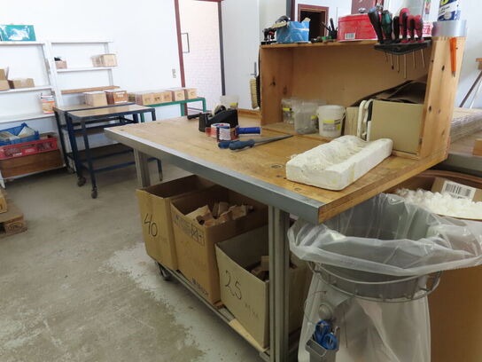 Arbejdsbord, med indhold