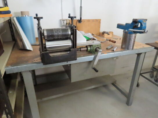 Arbejdsbord, med indhold