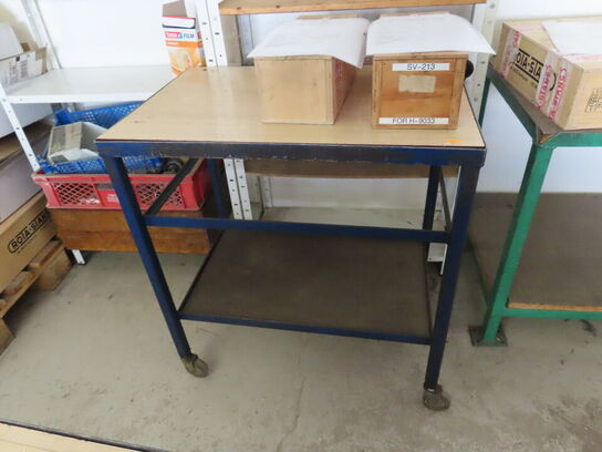 3 stk. rullevogne samt reol med indhold