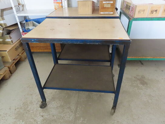 3 stk. rullevogne samt reol med indhold