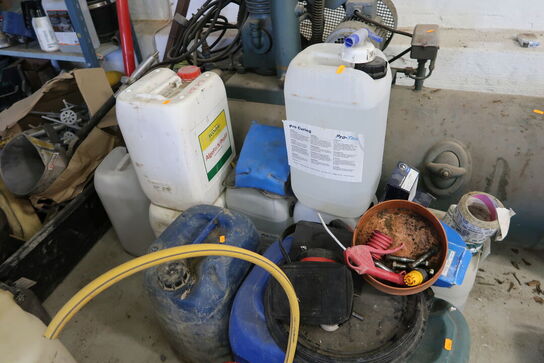 Div. Dunke med indhold samt reol med indhold