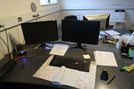 2 stk. computerskærme ACER, labelprinter DYMO, tastatur, mus, computer
