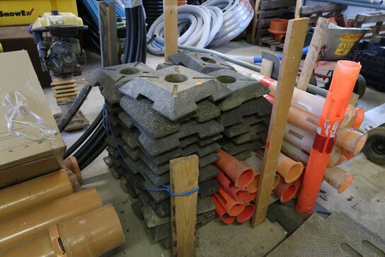 2 stk. paller med afspærringsstolper