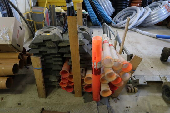 2 stk. paller med afspærringsstolper