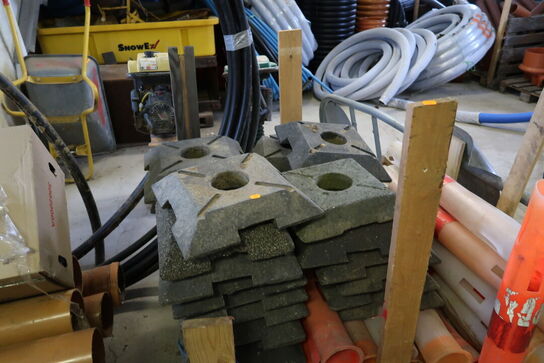 2 stk. paller med afspærringsstolper