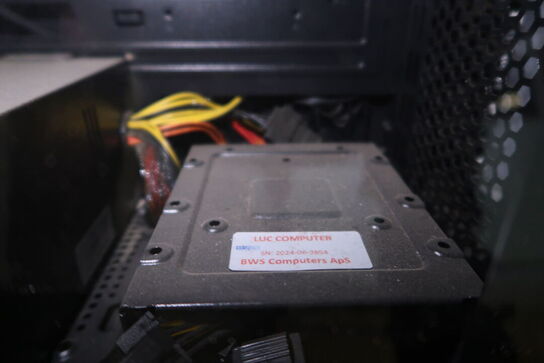 2 stk. computerskærme ACER, labelprinter DYMO, tastatur, mus, computer