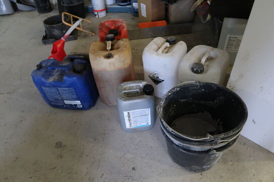 Div. Dunke med indhold samt reol med indhold