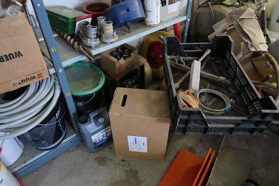 Lagerreol med div. Værktøj og reservedele