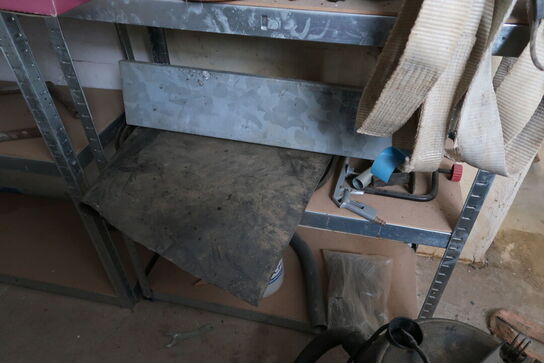 2 stk. lagerreoler med div. Varelager og reservedele