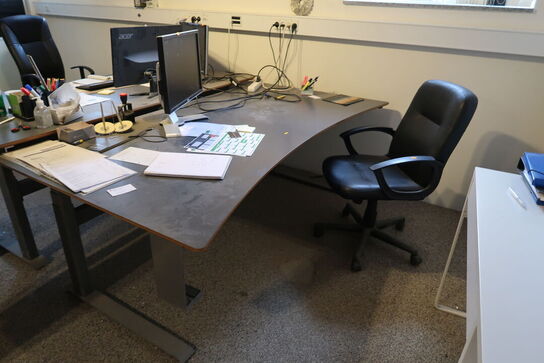 El. hæve/sænke skrivebord, kontorstol, computerskærm