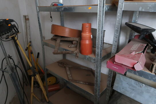 2 stk. lagerreoler med div. Varelager og reservedele