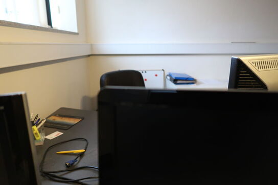 2 stk. computerskærme ACER, labelprinter DYMO, tastatur, mus, computer