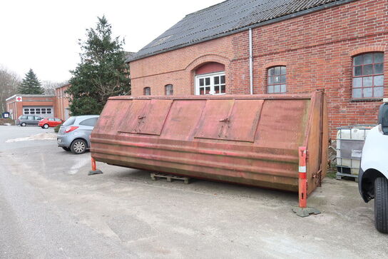 Affaldscontainer med indhold