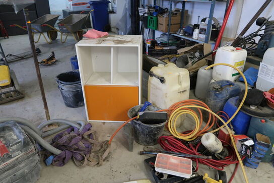 Div. Dunke med indhold samt reol med indhold