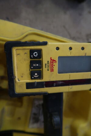 Rotationslaser LEICA Rugby 610 med stativ