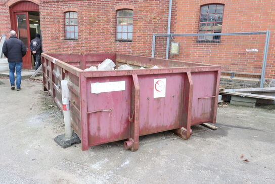 Affaldscontainer med indhold