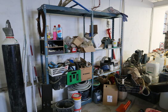 Lagerreol med div. Værktøj og reservedele