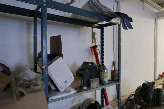 Lagerreol med div. Værktøj og reservedele