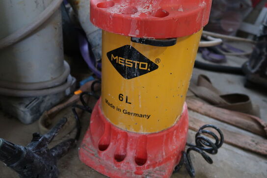 3 stk. tryksprøjter bl.a. MESTO