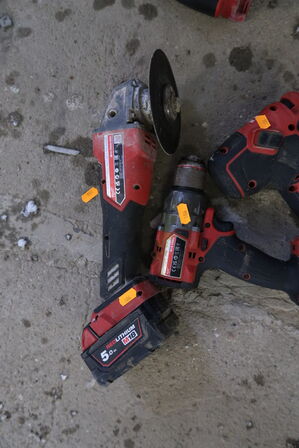 3 stk. akku håndværktøj MILWAUKEE M18 FBJS, M18 FDDS m.fl. med 1 stk. batteri