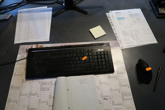 2 stk. computerskærme ACER, labelprinter DYMO, tastatur, mus, computer