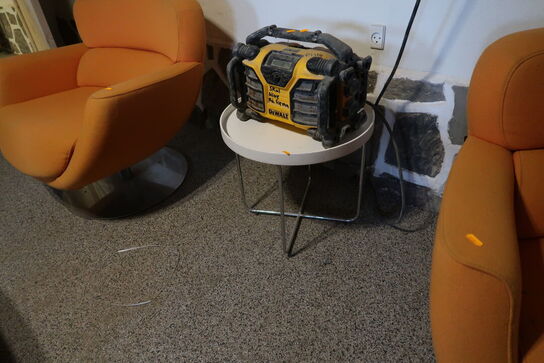 2 stk. loungestole samt sofabord