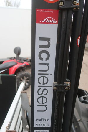 Gaffeltruck LINDE E16-01 med en papklemme