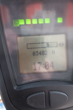 Gaffeltruck LINDE E16-01 med en papklemme