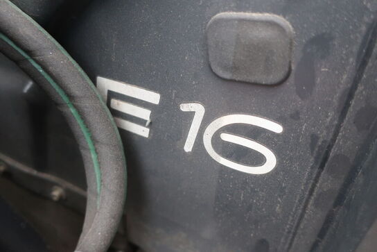 Gaffeltruck LINDE E16-01 med en papklemme