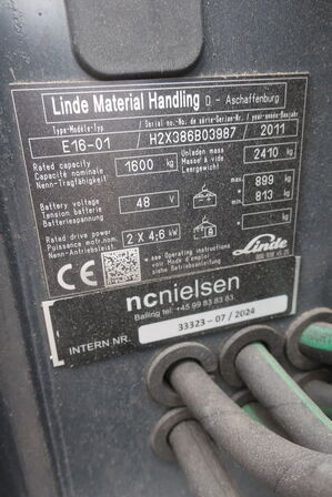 Gaffeltruck LINDE E16-01 med en papklemme