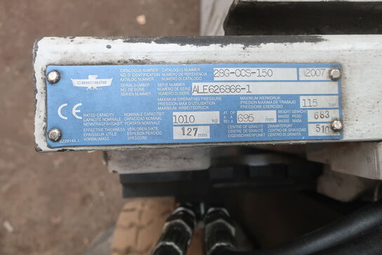 Gaffeltruck LINDE E16-01 med en papklemme