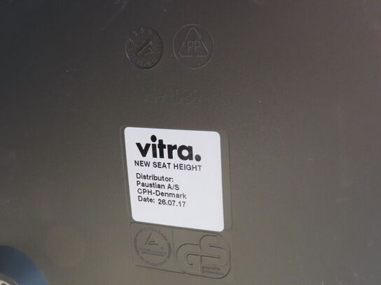 Stol VITRA EAMES